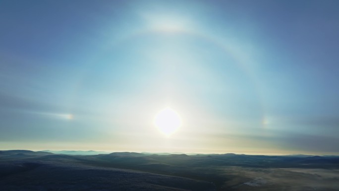 无人机航拍大兴安岭冬天平流雾雾凇幻日