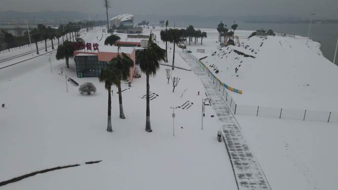 沙滩公园雪景