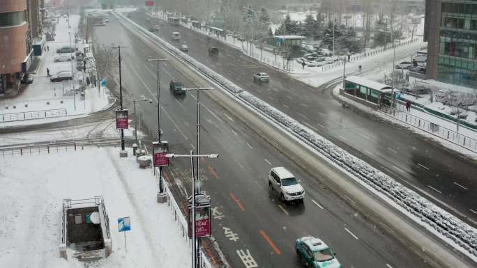 航拍大连中山路友好广场道路车流交通城市冬