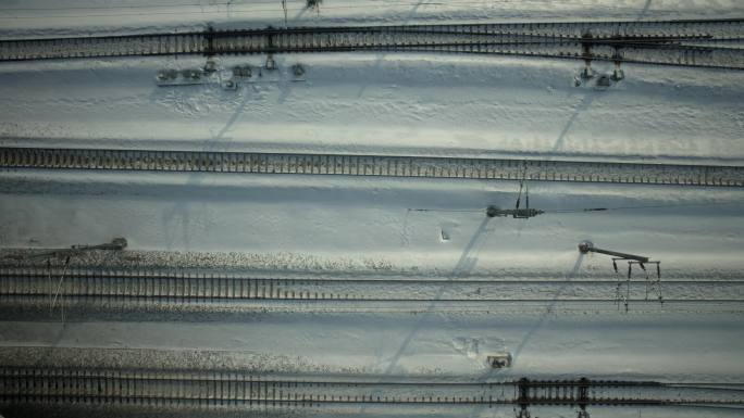 航拍哈尔滨冬季雪地里的轨道3