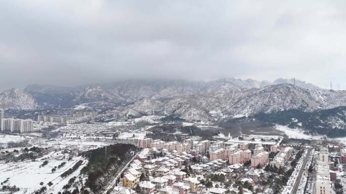 冬天下雪的高山，小珠山，住宅