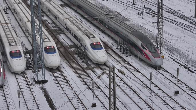 冰天雪地高铁动车组行驶