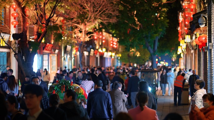 过年晚上热闹街道人群过年春节新年三坊七巷