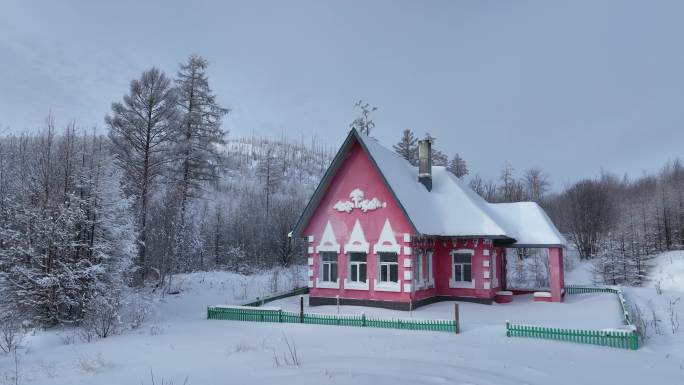 航拍林海雪原护林人森林小屋