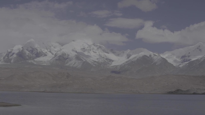 新疆南疆雪山空镜固定延时