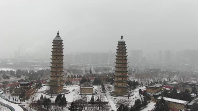 4K航拍双塔公园雪景 太原地标  永祚寺