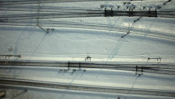 航拍哈尔滨冬季雪地里的铁轨轨道2