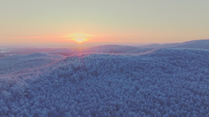 大兴安岭隆冬雪原根河雾凇