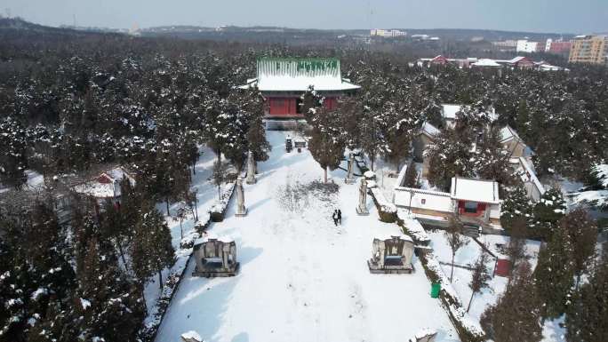 航拍雪景中的伊川二程文化园