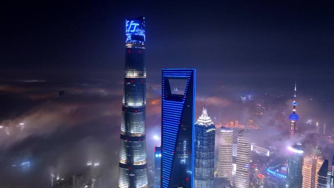 4K上海航拍陆家嘴金融城夜晚平流雾