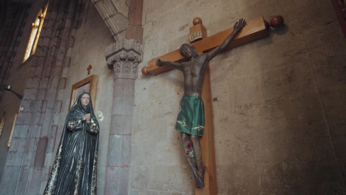 耶稣在十字架上的雕塑与INRI耶稣拿撒勒勒Rex Iudaeorum