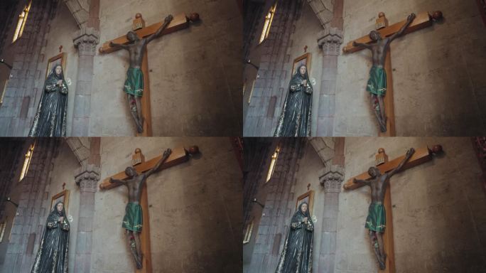 耶稣在十字架上的雕塑与INRI耶稣拿撒勒勒Rex Iudaeorum