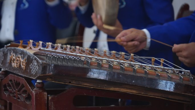 新疆 乐器 演奏 演出 名族特色