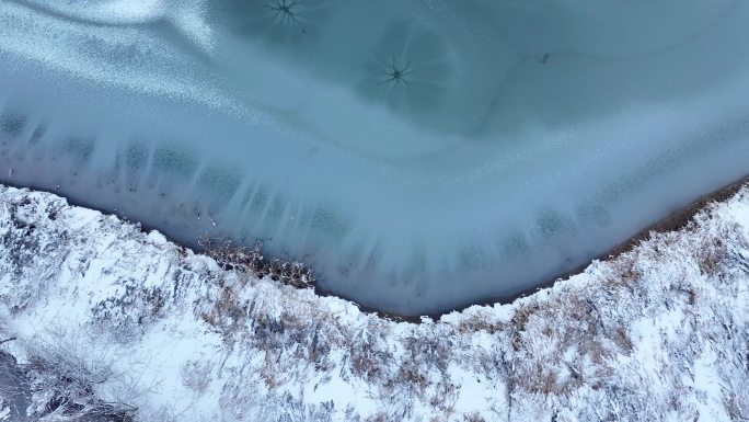 4K航拍冬天湖面结冰冰冻