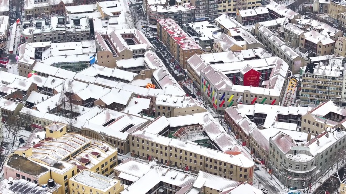 青岛里院雪景