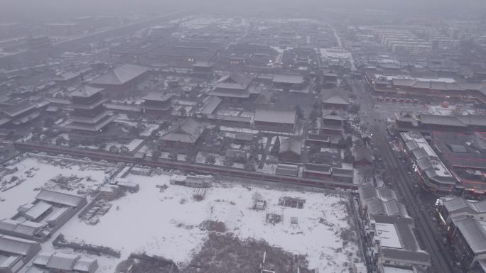 寺庙下雪大景