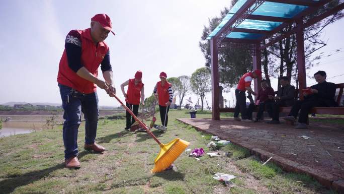 4K景区志愿者清理垃圾打扫卫生