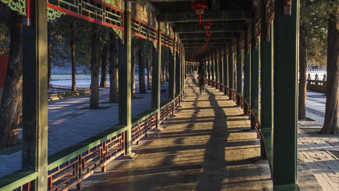 北京颐和园长廊光影