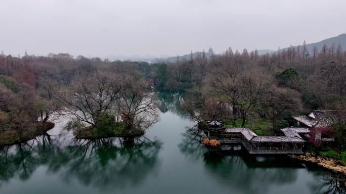 杭州西湖浴鹄湾古典建筑白雪红梅