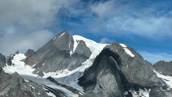 航拍川西党岭山脉主峰夏羌拉雪山