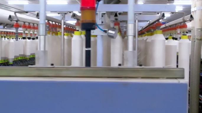 纺织厂内无人机械生产