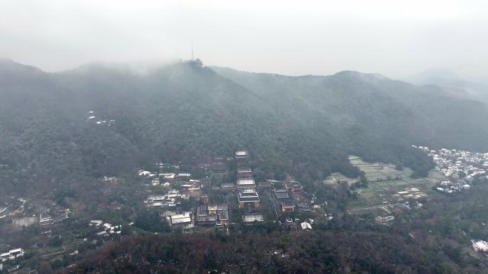 杭州灵隐寺大雾弥漫雪景航拍