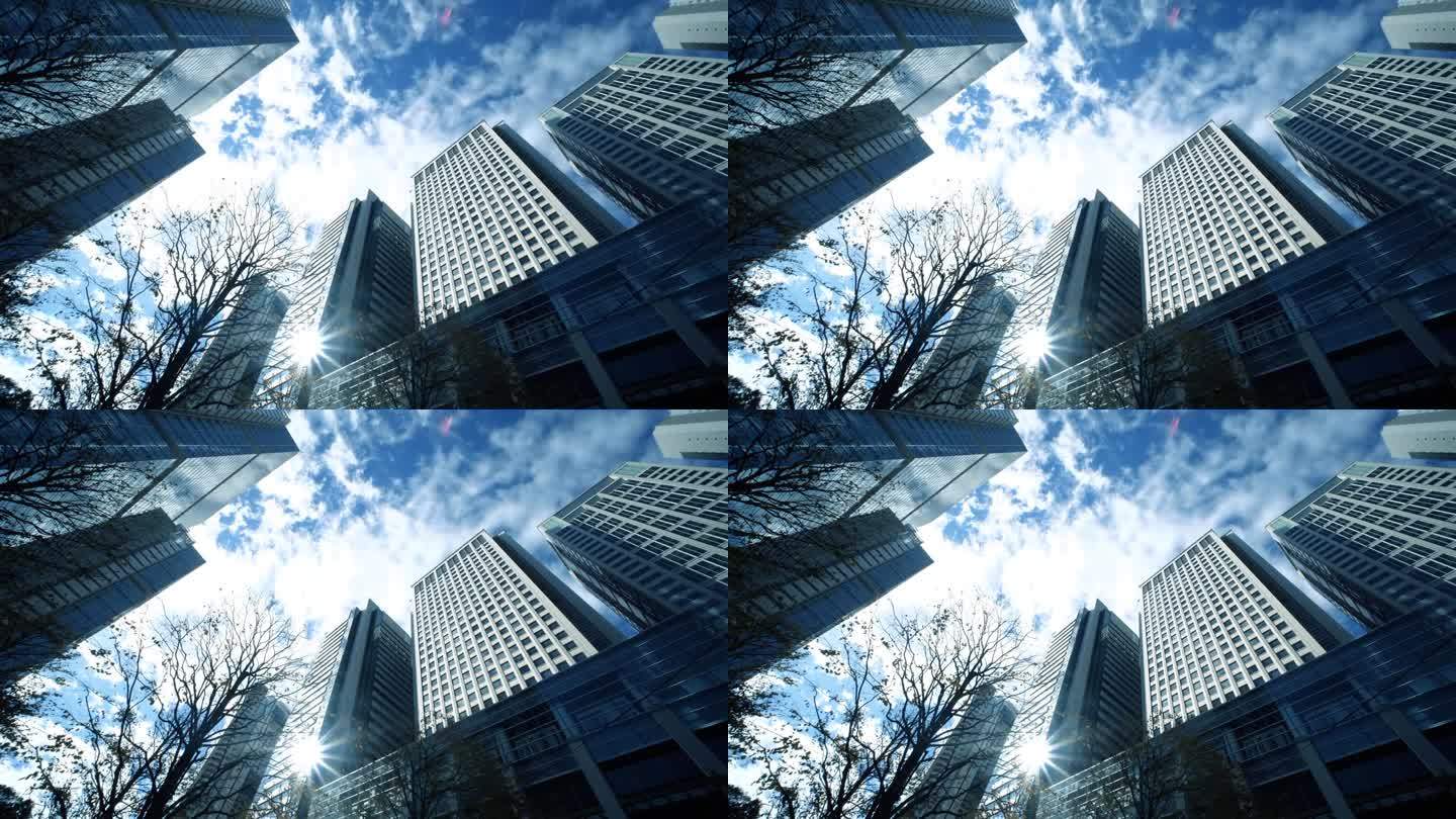 日本天际线商业建筑和云天的时间流逝。