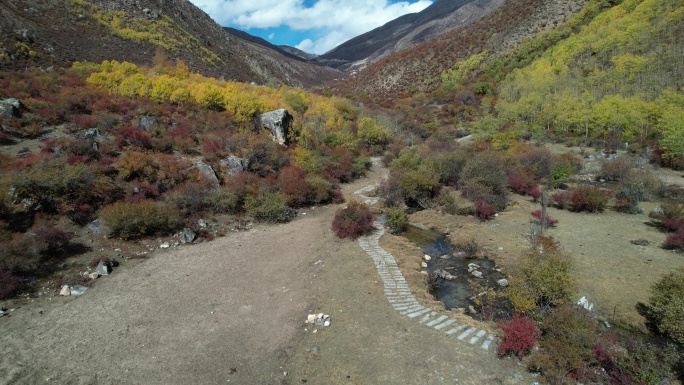 达古峡谷的山涧秋色