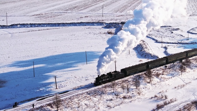 航拍中国东北冬季雪景中的蒸汽机车老火车