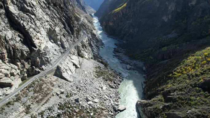 西藏雅鲁藏布江达古峡谷