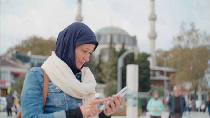 WS连接沉思:戴头巾的妇女从清真寺的存在与世界接触