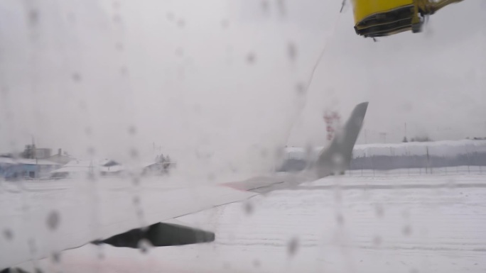飞机起飞前除冰