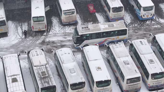 2024年武汉降雪城市街道