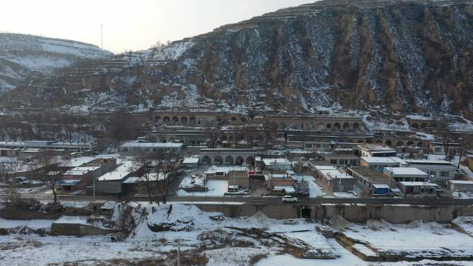 陕北黄土高原窑洞雪景