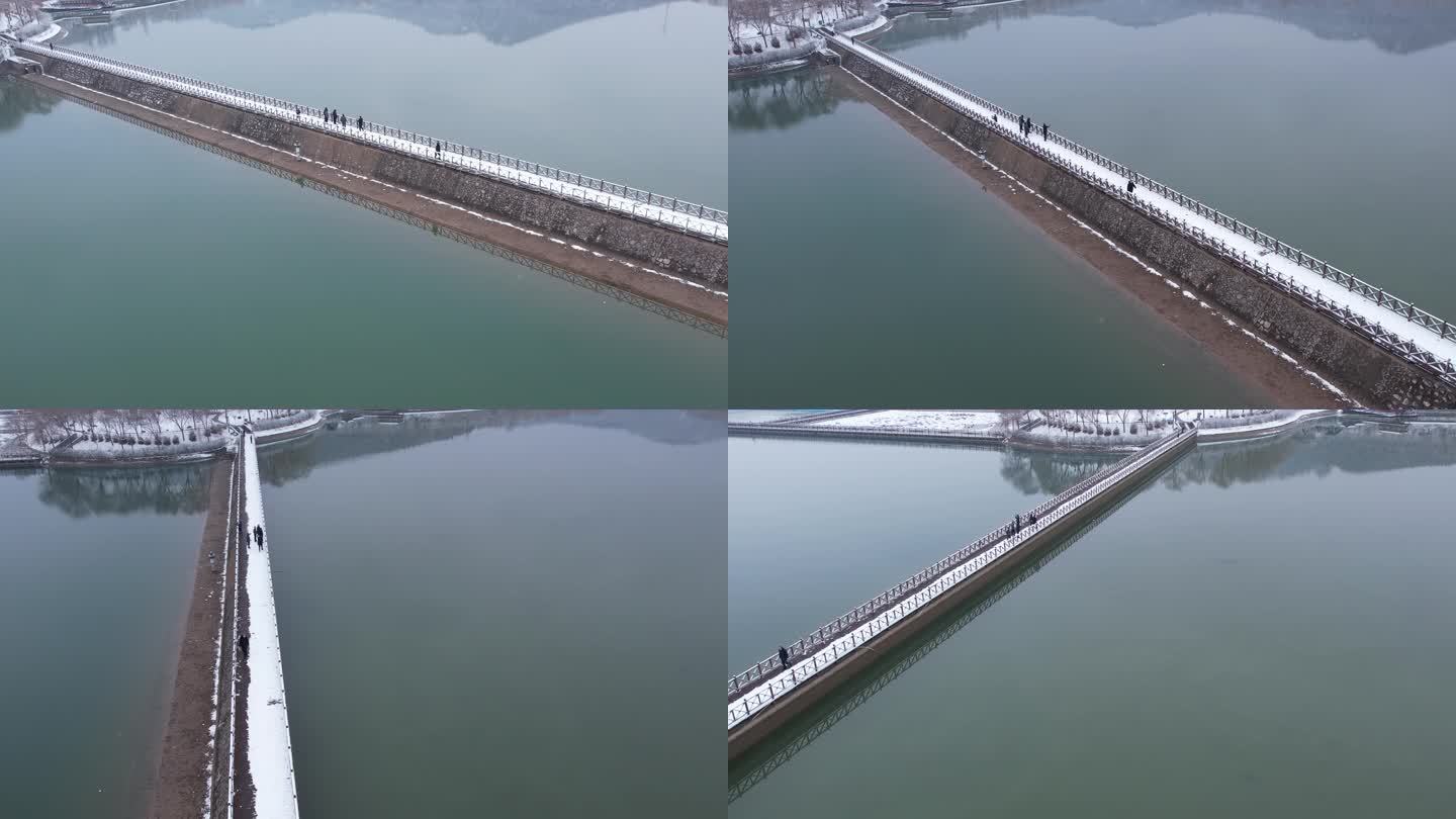 【原创】雪后湖面上游客在小桥赏美景