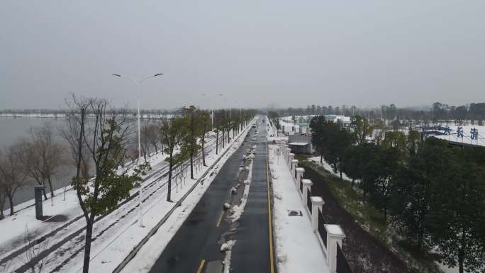 环湖公路雪景