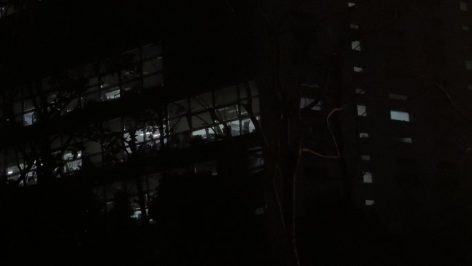 窗户灯光窗外大楼 深夜夜晚晚上夜灯夜景