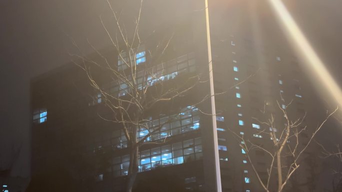 夜晚晚上夜景亮灯 窗外大楼加班夜灯深夜