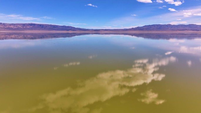 欧文斯湖高水位加利福尼亚航拍图