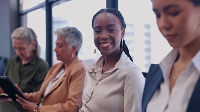 招聘，等候室和快乐的女人的脸在工作面试，会议或机会排队。我们正在招聘，排队和业务人员在机构工作，安置