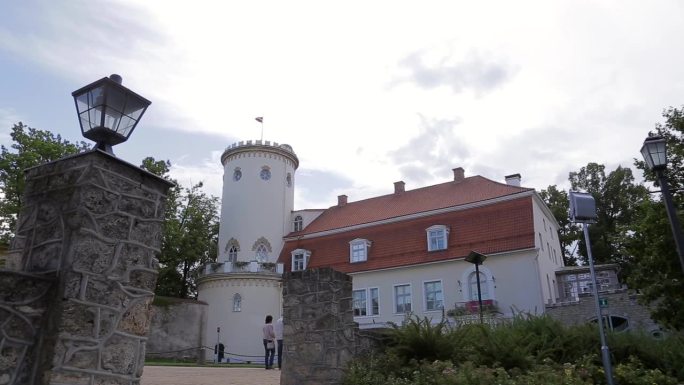 Cesis新城堡和新哥特式的Lademacher塔