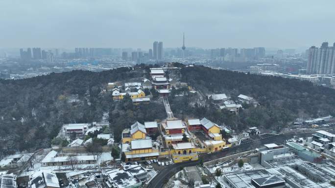 航拍冬天雪景徐州市云龙湖风景区兴化禅寺