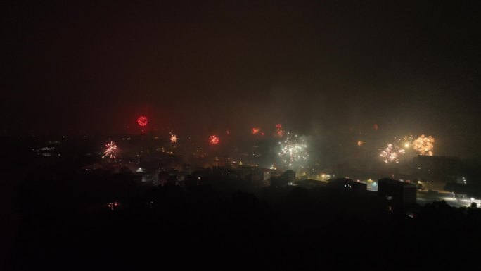 农村烟花航拍除夕烟花乡村春节夜晚烟火燃放