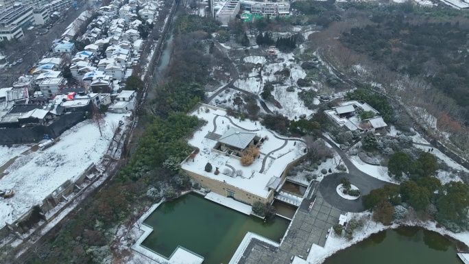 航拍冬天徐州彭祖园云龙湖风景区兴化寺雪景