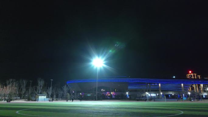 航拍2024龙年甘肃平凉市地标除夕夜烟花