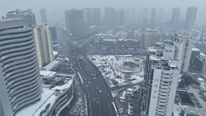 冬天徐州市泉山区人民广场商圈淮海西路雪景