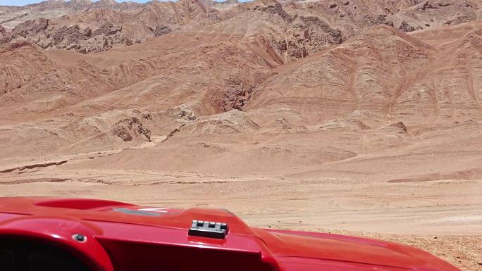新疆火焰山沙漠越野车行车副驾驶第一视角