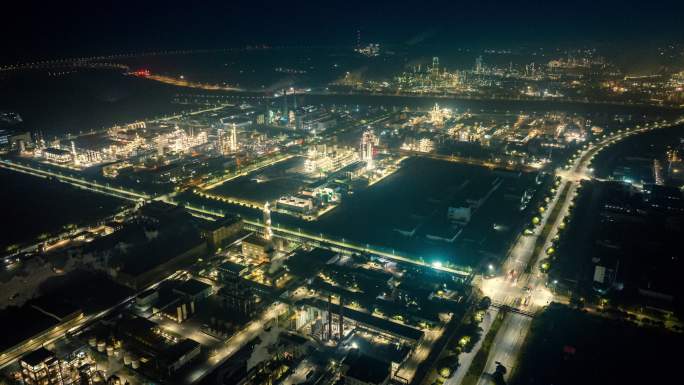 石油化工厂炼油厂储夜景航拍延时摄影