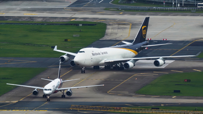 UPS波音747降落深圳机场及滑行过程