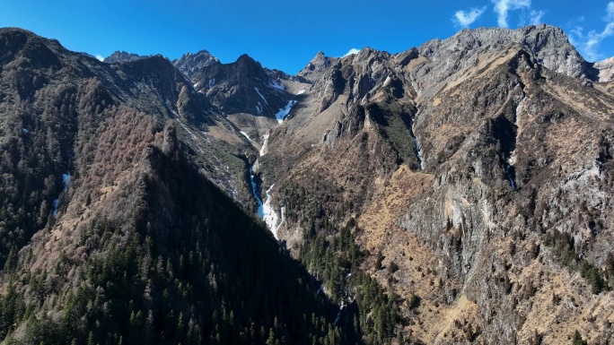 航拍四川阿坝四姑娘山双桥沟森林冰瀑风光